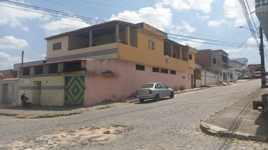 casa-de-esquina-com-mais-4-apartamentos-a-venda-em-caruaru-big-2